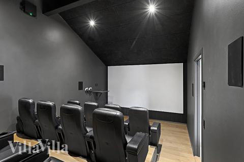 Ud over de mange timer, man kan bruge i husets pool-afdeling, så byder luksushus 903 også på billard/bordtennis og dart