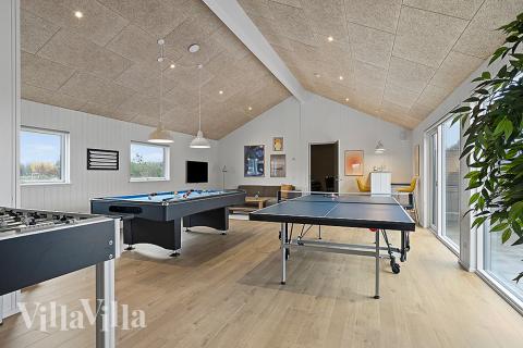 Luksushus 903 til 20 personer byder på et stort aktivitetsrum med bl.a. billard og dart