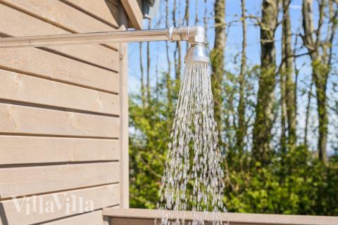 Luksushus nr. 903 har en dejlig terrasse med gode havemøbler til 20 personer.