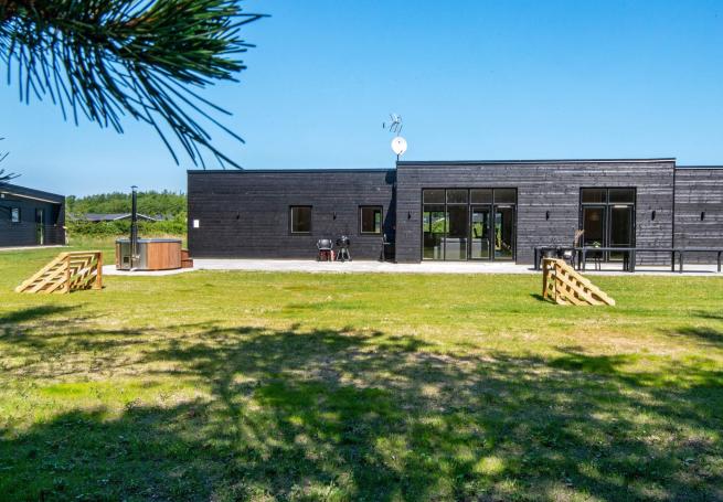 Dette skønne spahus nr. 938 med plads til 16 personer ligger i Østjylland