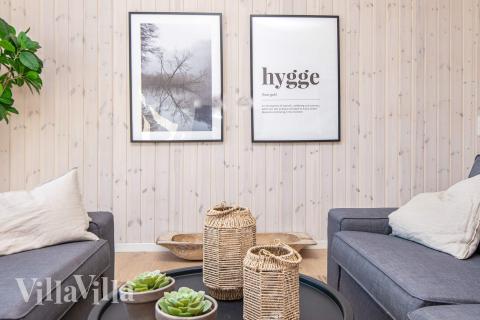 Der er mulighed for hygge i sommerhusets sofaarrangement, når I besøger luksushus nr. 938