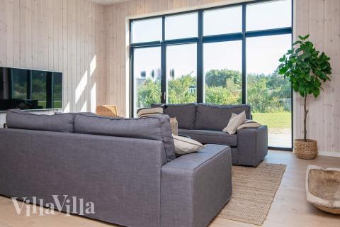 Sofaen i luksushus 938 i Østjylland indbyder til brætspil eller at se en film sammen.