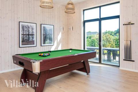 Luksushus 938 til 16 personer byder på et stort aktivitetsrum med bl.a. billard og dart