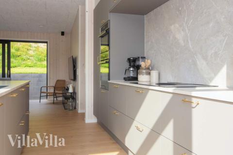 I luksushusets køkken findes alt, hvad I skal bruge til at lave mad til 16 personer. 