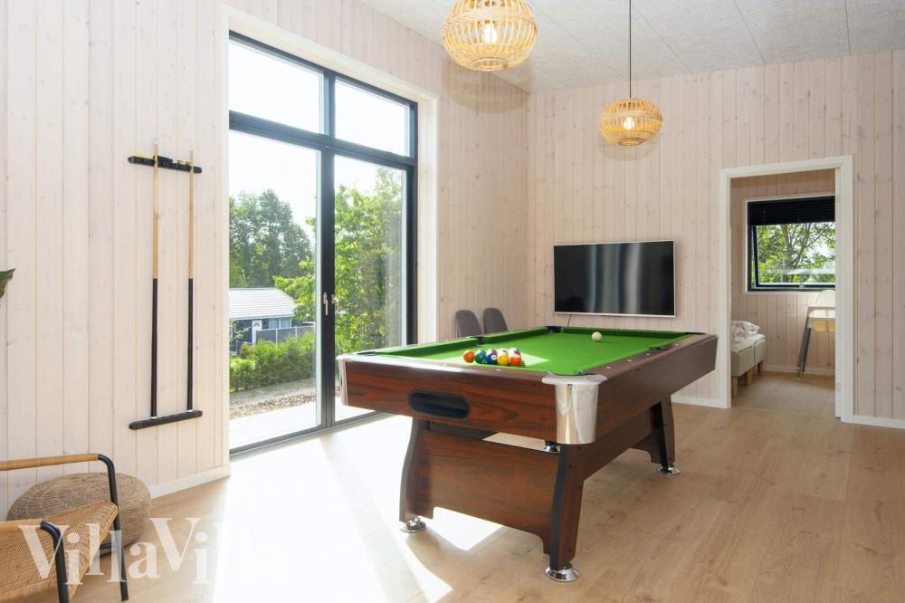 Ud over de mange timer, man kan bruge i husets pool-afdeling, så byder luksushus 939 også på billard/bordtennis og dart