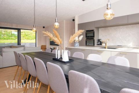 Det store lyse opholdrum i luksushus nr. 939 til 16.