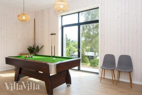 Luksushus 939 til 16 personer byder på et stort aktivitetsrum med bl.a. billard og dart