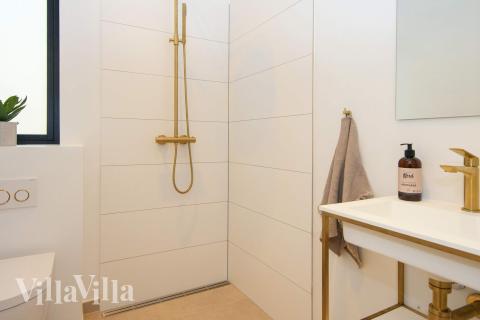 Ét af badeværelserne i luksushus nr. 939