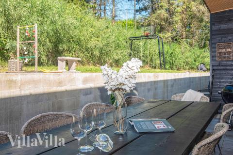 Luksushus nr. 939 har en dejlig terrasse med gode havemøbler til 16 personer.