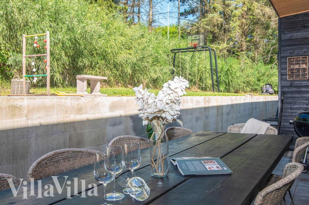 Luksushus nr. 939 har en dejlig terrasse med gode havemøbler til 16 personer.