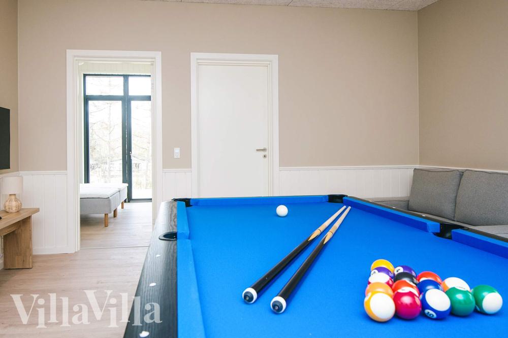 Ud over de mange timer, man kan bruge i husets pool-afdeling, så byder luksushus 940 også på billard/bordtennis og dart