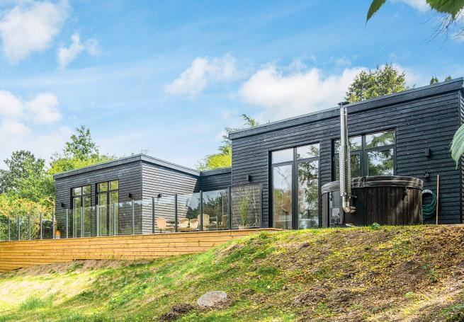 Dette skønne spahus nr. 940 med plads til 16 personer ligger i Østjylland