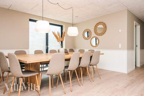 Det store lyse opholdrum i luksushus nr. 940 til 16.