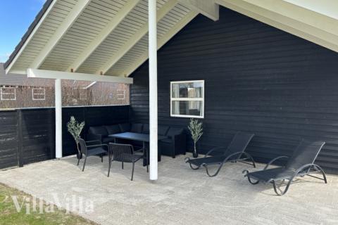 Nyd en grillaften på terrassen i luksushus nr. 196 i Nordjylland