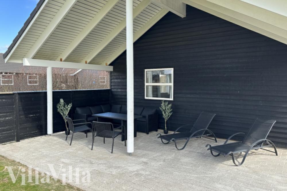 Nyd en grillaften på terrassen i luksushus nr. 196 i Nordjylland