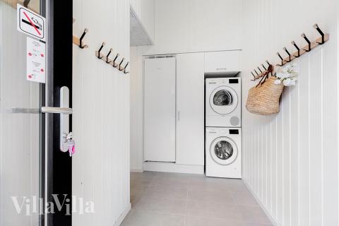 Den rummelige entre i luksushus nr. 808 i Østjylland