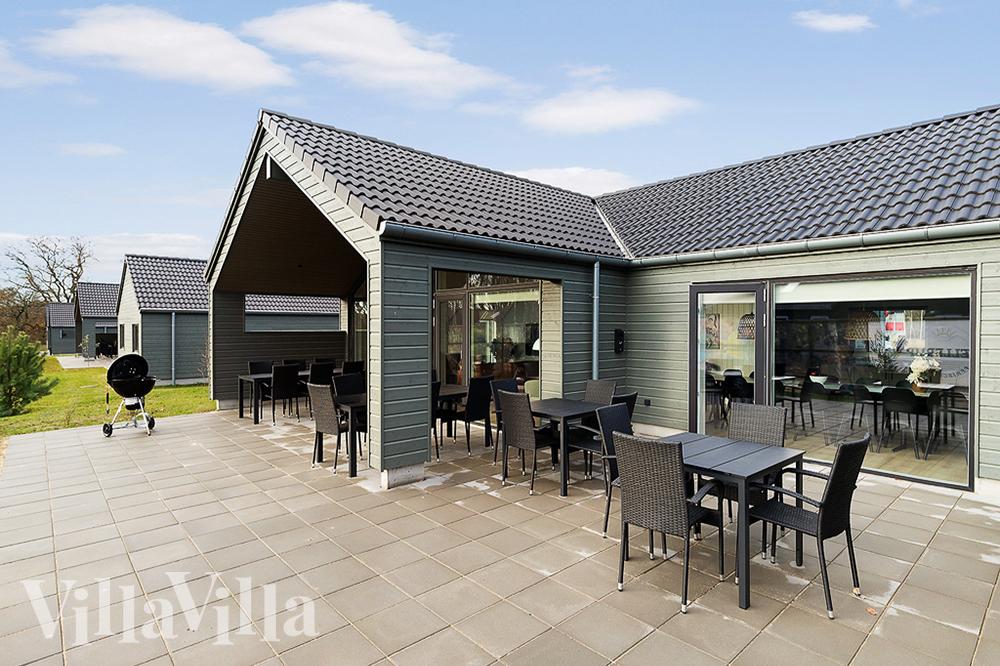 Nyd en grillaften på terrassen i luksushus nr. 808 i Østjylland
