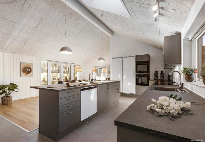 Det store lyse opholdrum i luksushus nr. 806 til 30.