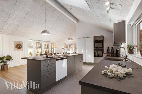 Det store lyse opholdrum i luksushus nr. 806 til 30.