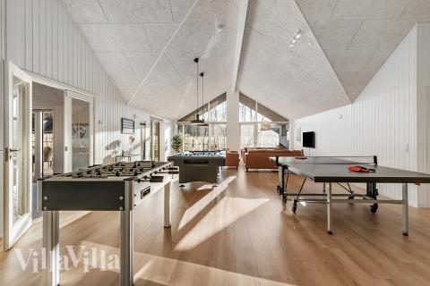 Aktivitetsrum i luksushus nr. 806 med 12 soveværelser og plads til 30 personer.