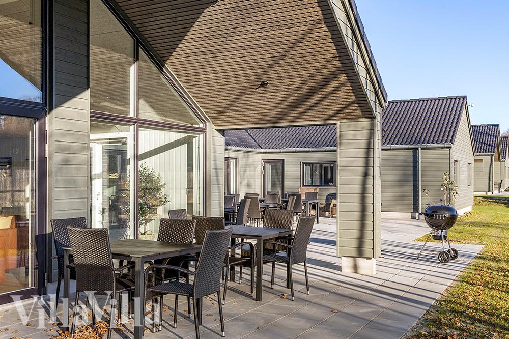 Nyd en grillaften på terrassen i luksushus nr. 806 i Østjylland