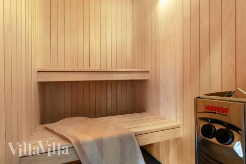 Nyd varmen i saunaen i luksushus nr. 802 til 16 personer