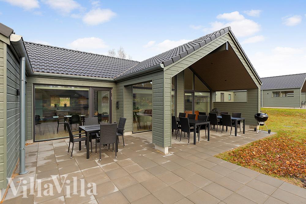 Luksushus nr. 802 har en dejlig terrasse med gode havemøbler til 16 personer.