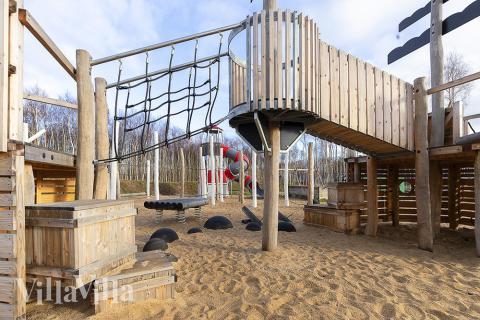 Ud over de mange timer, man kan bruge i husets pool-afdeling, så byder luksushus 802 også på mange udendørs aktiviteter