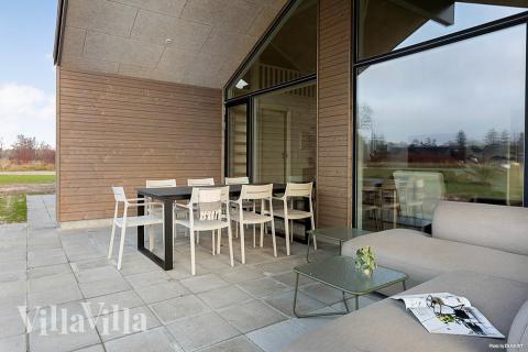 Nyd en grillaften på terrassen i luksushus nr. 903 i Nordjylland