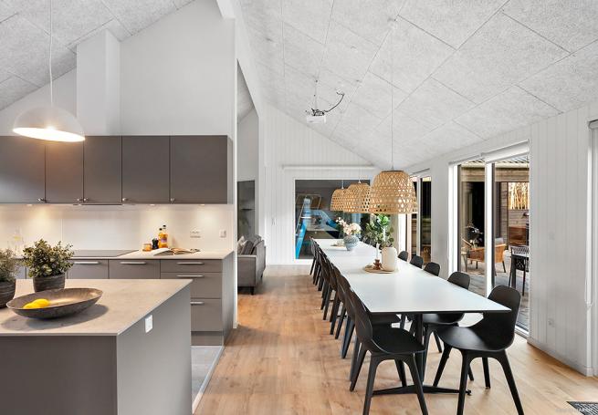 Det store lyse opholdrum i luksushus nr. 911 til 20.