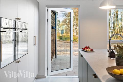 I luksushusets køkken findes alt, hvad I skal bruge til at lave mad til 20 personer. 