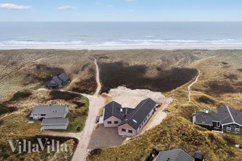 Dette skønne poolhus nr. 900 med plads til 18 personer ligger i Vestjylland