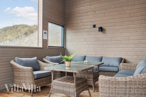 Luksushus nr. 900 har en dejlig terrasse med gode havemøbler til 18 personer.