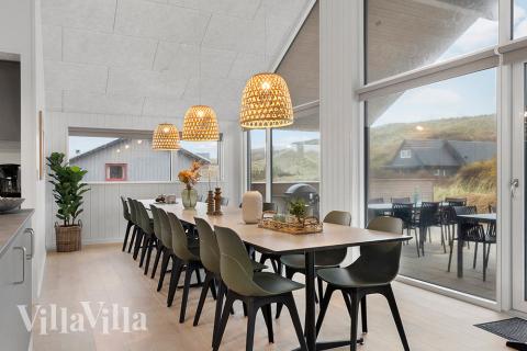 Det store lyse opholdrum i luksushus nr. 900 til 18.