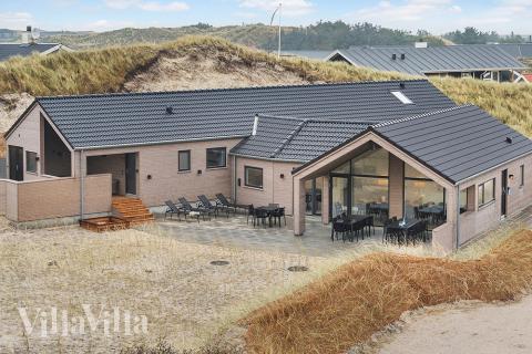 Flot sommerhus nr. 900 med god plads til op til 18 personer