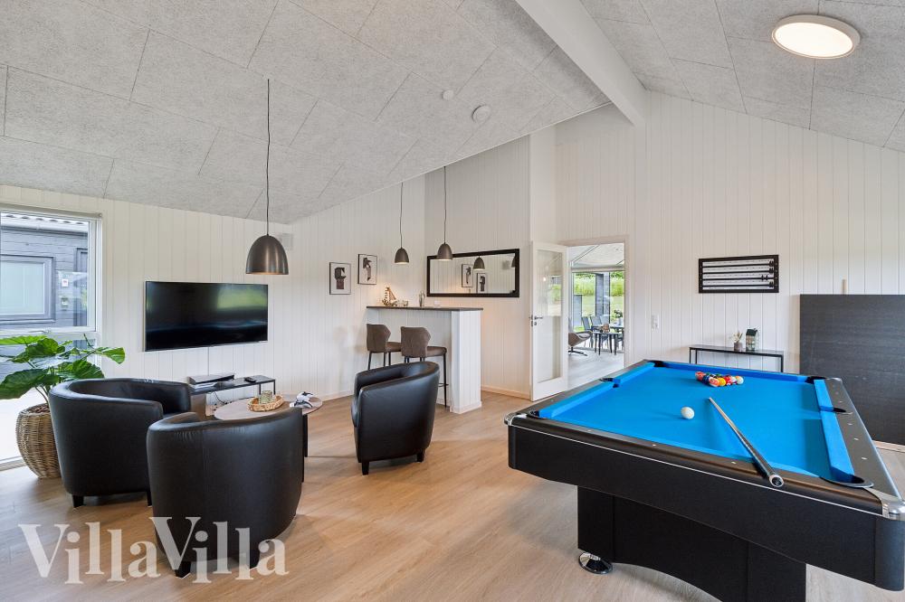 Ud over de mange timer, man kan bruge i husets pool-afdeling, så byder luksushus 921 også på billard/bordtennis og dart