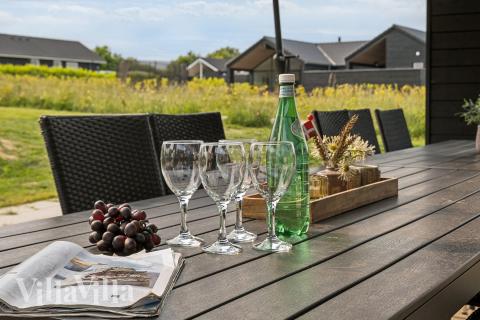 Luksushus nr. 921 har en dejlig terrasse med gode havemøbler til 18 personer.