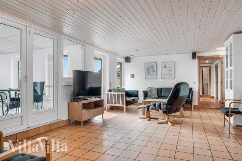 Sofaen i luksushus 937 i Vestjylland indbyder til brætspil eller at se en film sammen.