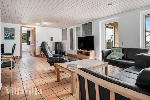 Der er mulighed for hygge i sommerhusets sofaarrangement, når I besøger luksushus nr. 937