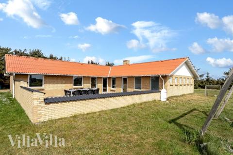 Luksushus nr. 937 har en dejlig terrasse med gode havemøbler til 12 personer.