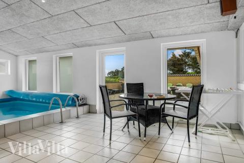 Tag en dukkert i poolen i luksushus nr. 937 i Vestjylland.