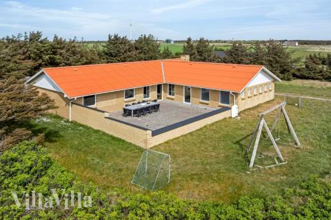 Flot sommerhus nr. 937 med god plads til op til 12 personer