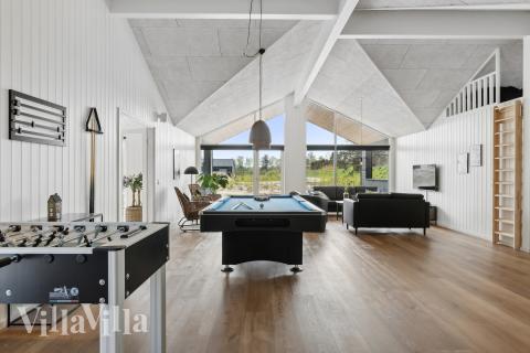 Aktivitetsrum i luksushus nr. 914 med 12 soveværelser og plads til 30 personer.