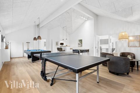 Aktivitetsrum i luksushus nr. 933 med 8 soveværelser og plads til 20 personer.