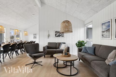 Sofahjørnet i luksushus 932 i Fyn og øer.