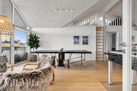 Aktivitetsrum i luksushus nr. 932 med 8 soveværelser og plads til 20 personer.