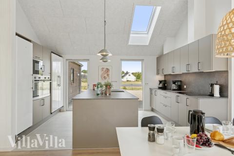 Køkkenet i luksushus nr. 934 er udstyrret, så I let kan lave mad til 26 personer.