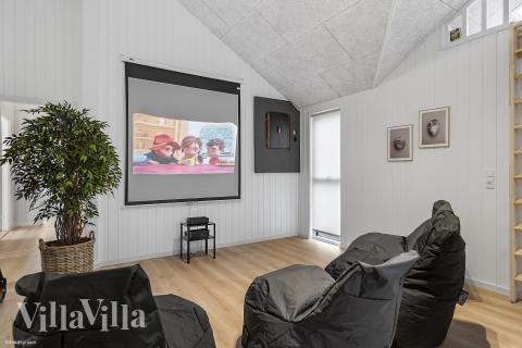 Ud over de mange timer, man kan bruge i husets pool-afdeling, så byder luksushus 932 også på billard/bordtennis og dart