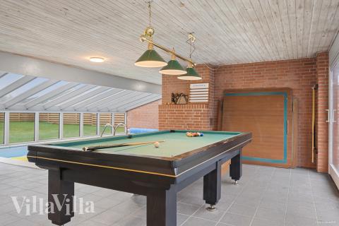 Ud over de mange timer, man kan bruge i husets pool-afdeling, så byder luksushus 688 også på billard/bordtennis og dart