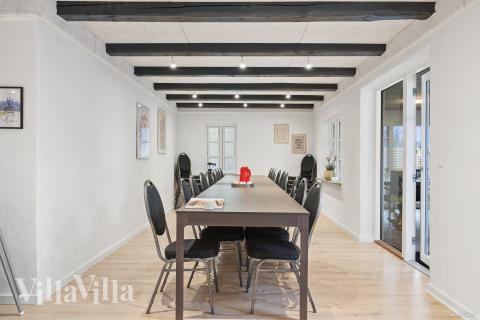 Det store lyse opholdrum i luksushus nr. 688 til 26.